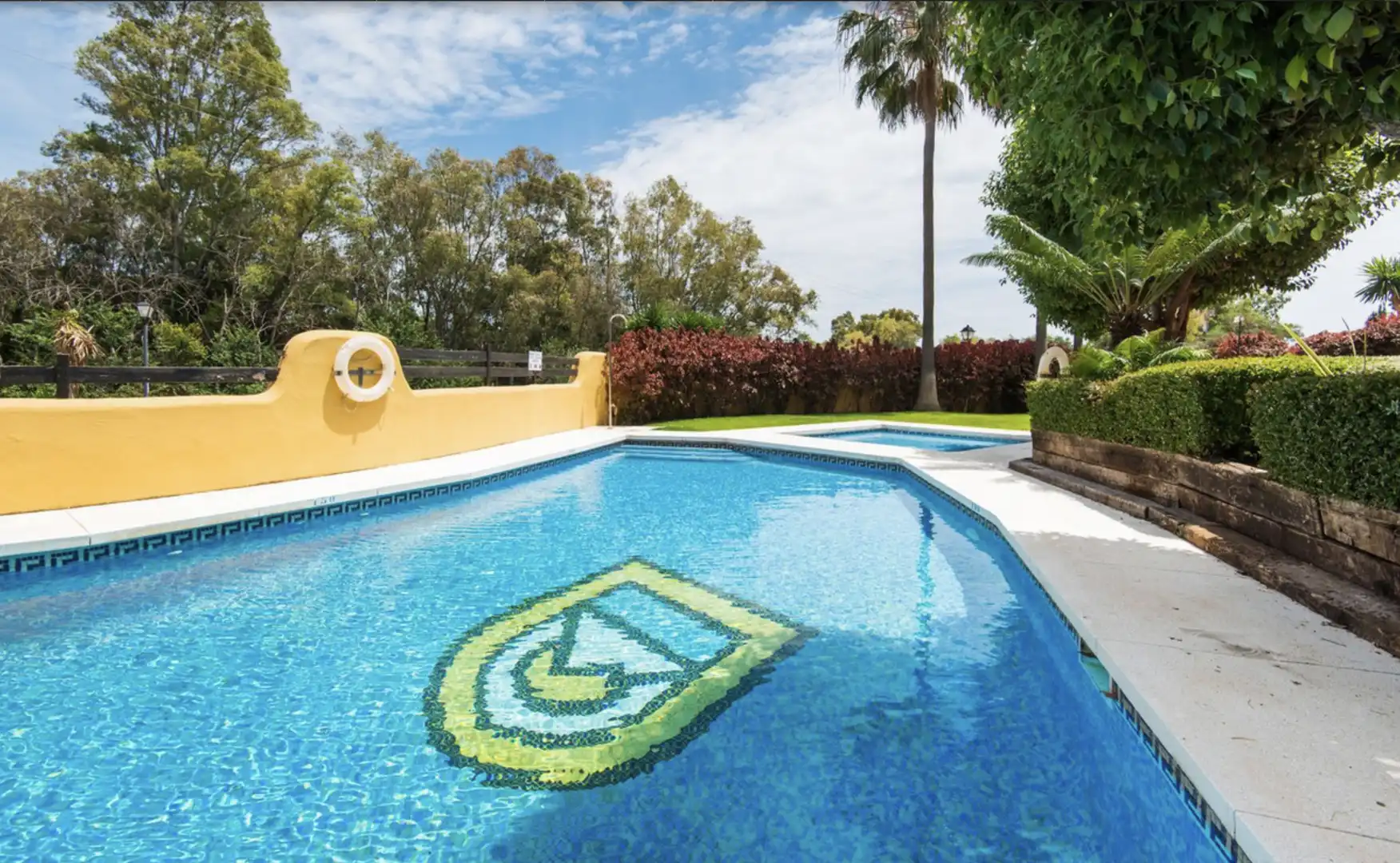 Piscina de Casa adosada de lloguer en Marbella amb Aire condicionat, Terrassa i Moblat