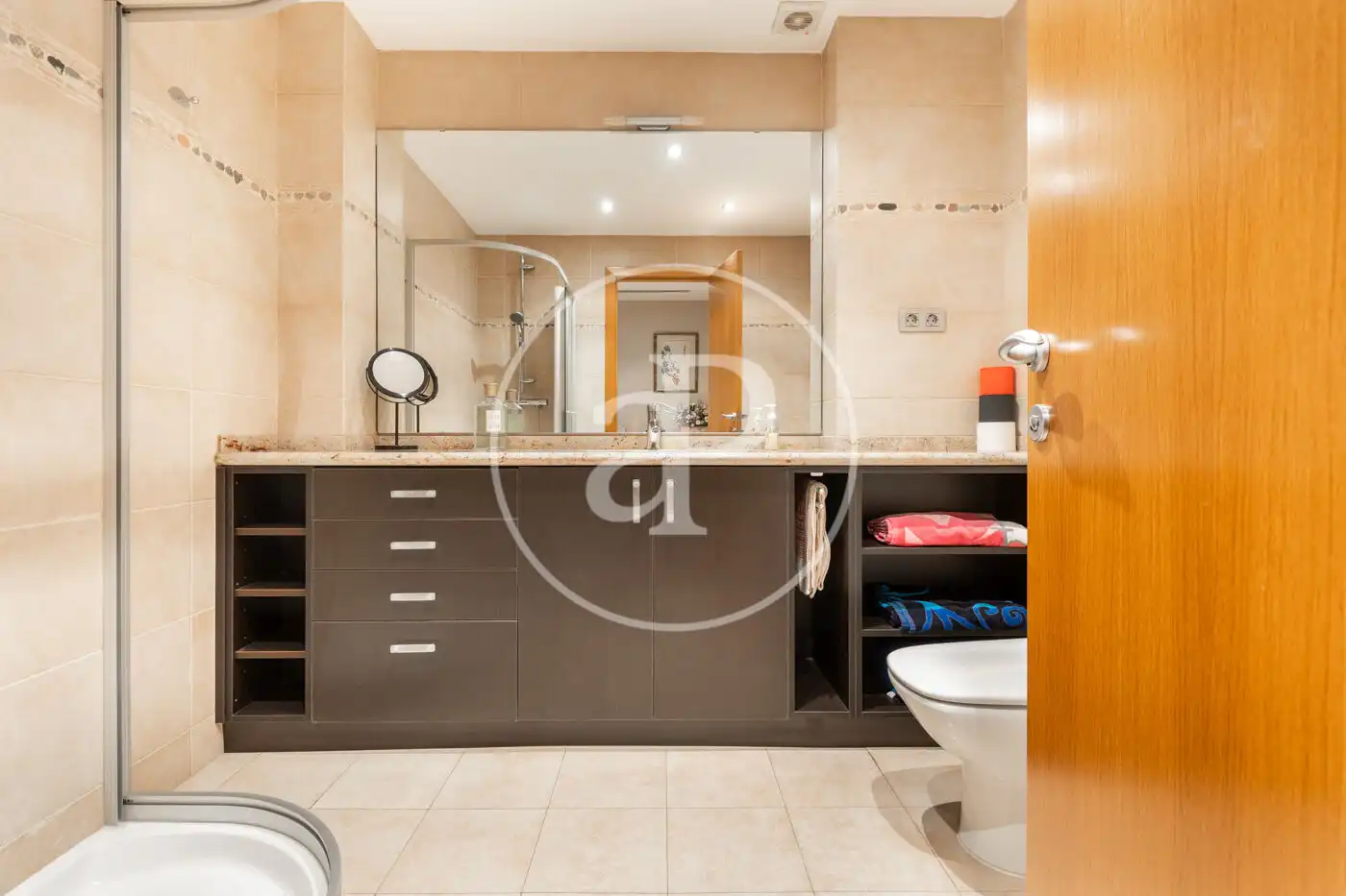 Badezimmer von Einfamilien-Reihenhaus zum Verkauf in Sabadell mit Klimaanlage, Heizung und Terrasse