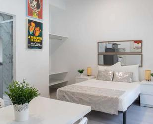 Bedroom of Study to share in  Madrid Capital  with Air Conditioner and Terrace