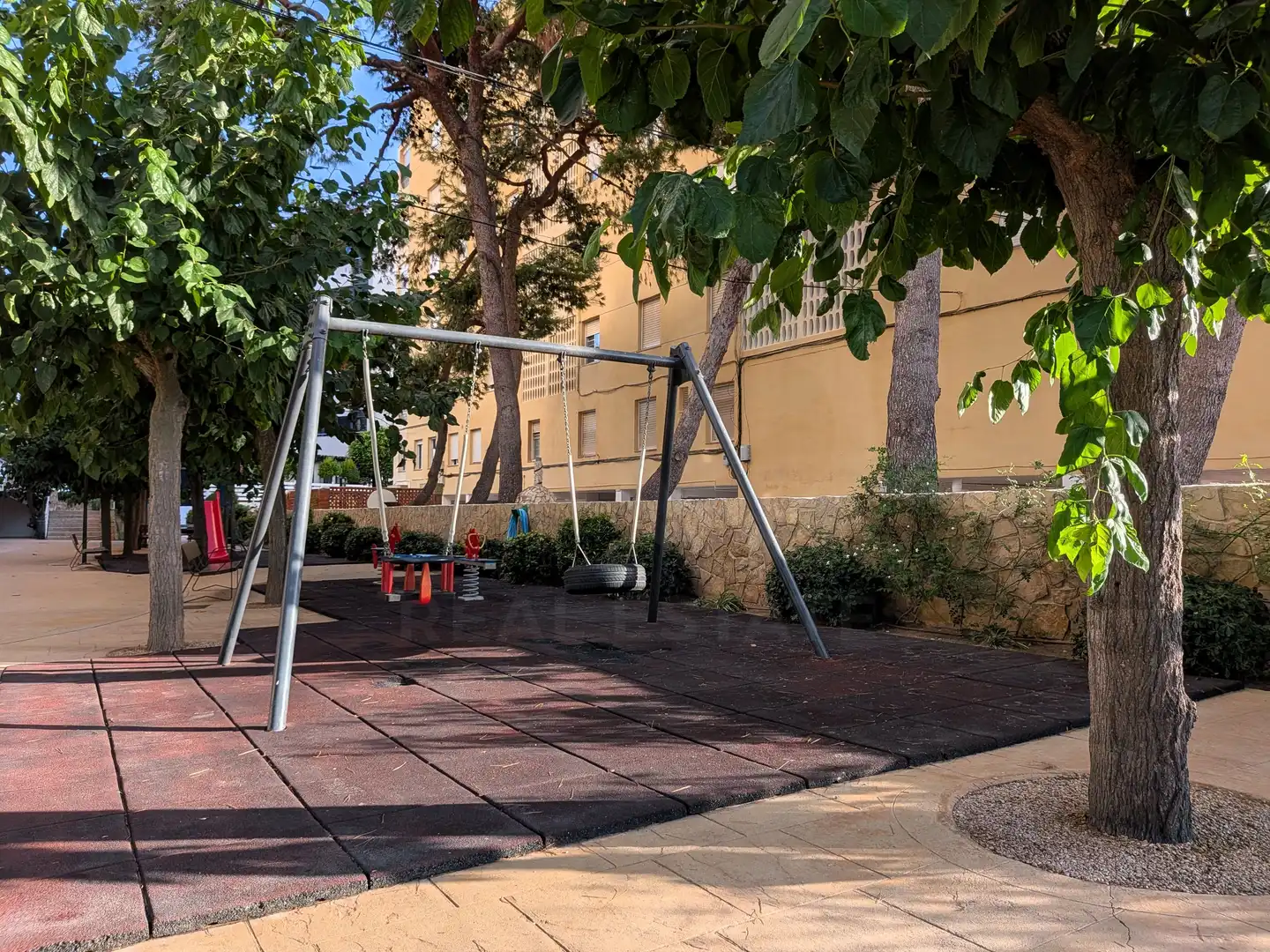Außenansicht von Wohnung zur Miete in Benicasim / Benicàssim mit Klimaanlage, Terrasse und Schwimmbad