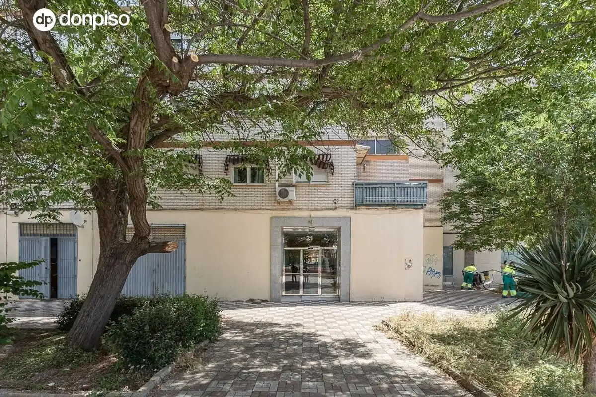 Exterior view of Flat for sale in Granada  with Air Conditioner and Heating