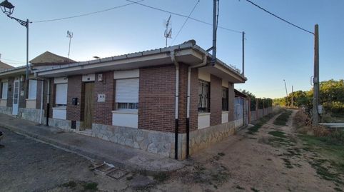 Foto 2 de Casa adosada en venda a Villamañán, León