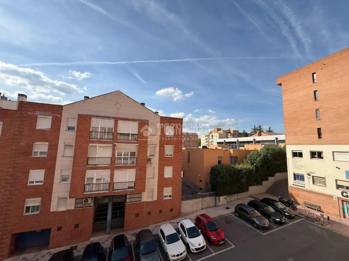 Aparcament de Pis en venda en Guadalajara amb Aire condicionat, Calefacció i Terrassa