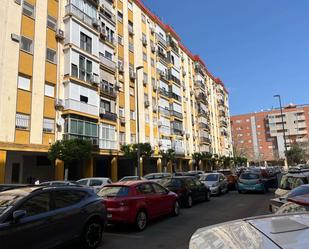 Vista exterior de Edifici en venda en  Sevilla Capital