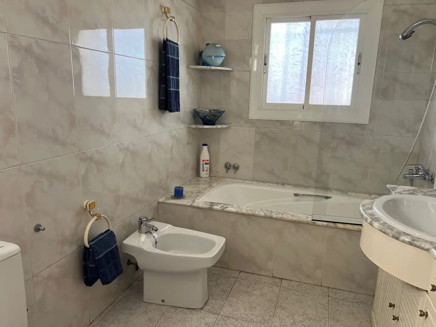 Bany de Casa o xalet en venda en Mataró amb Aire condicionat, Jardí privat i Terrassa