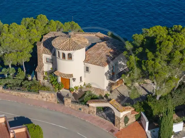 Außenansicht von Haus oder Chalet zum Verkauf in Palafrugell mit Klimaanlage, Heizung und Privatgarten