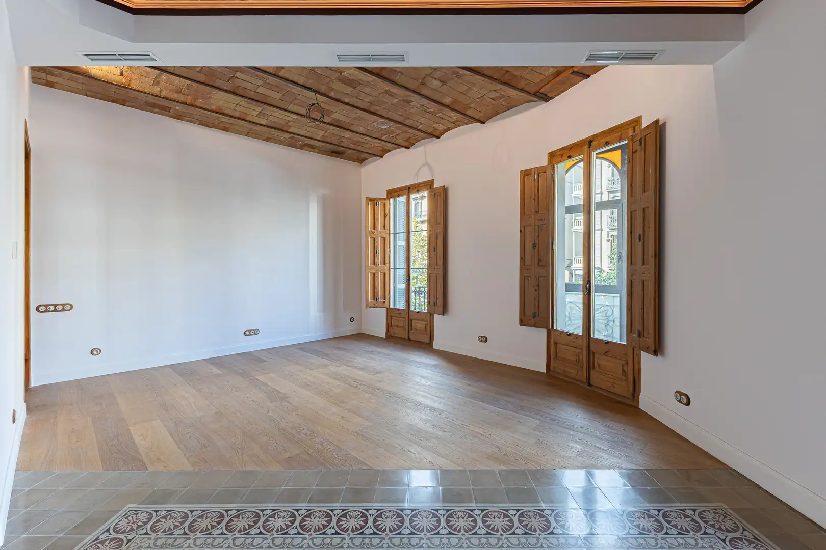 Wohnung zum Verkauf in Barcelona mit Klimaanlage, Heizung und Balkon