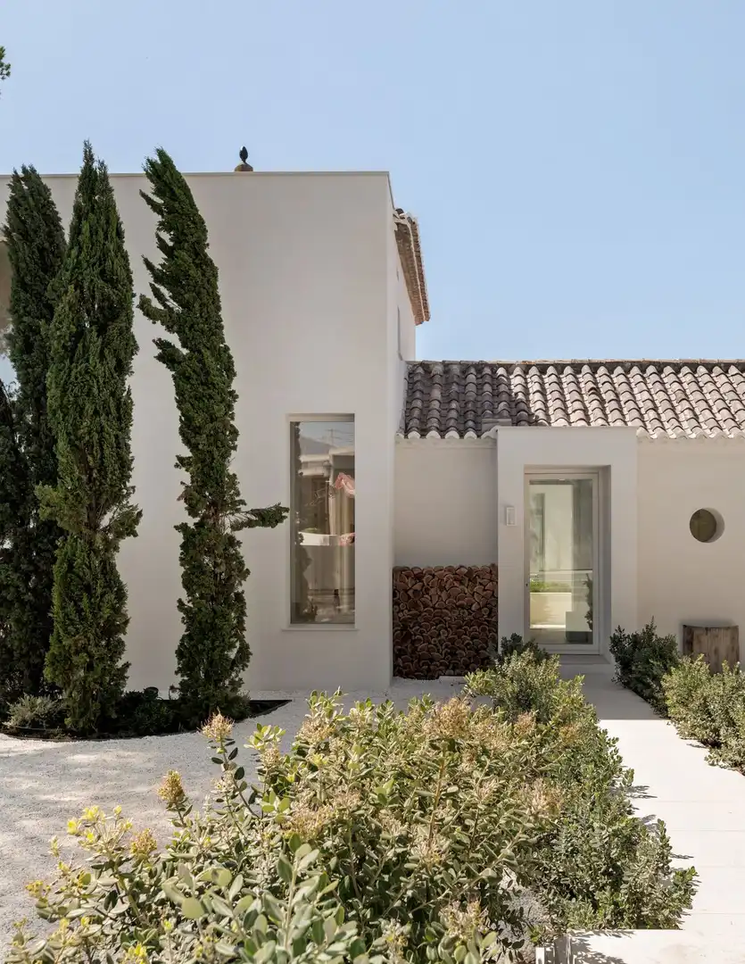 Vista exterior de Casa o xalet en venda en Estepona amb Aire condicionat, Jardí privat i Terrassa