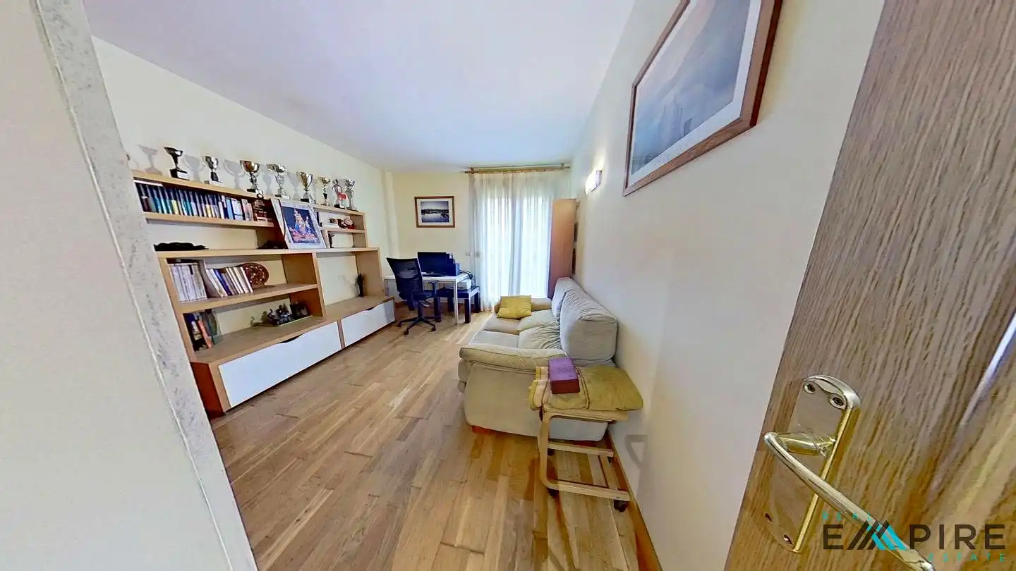 Sala d'estar de Casa adosada en venda en Parla amb Aire condicionat, Calefacció i Jardí privat