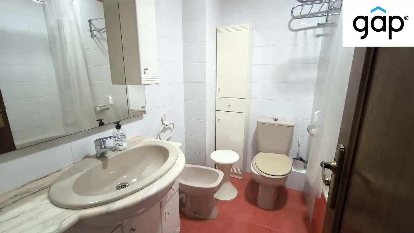Bathroom of Flat for sale in Cuenca  with Air Conditioner, Heating and Terrace