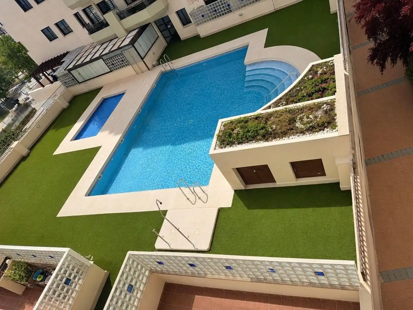 Piscina de Piso en venta en Málaga con Terraza, Trastero y Piscina comunitaria