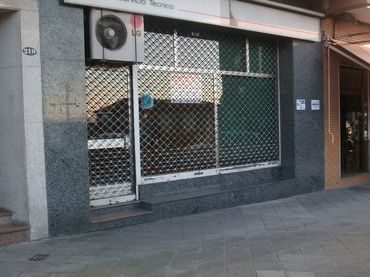 Locale commerciale in vendita a Teis