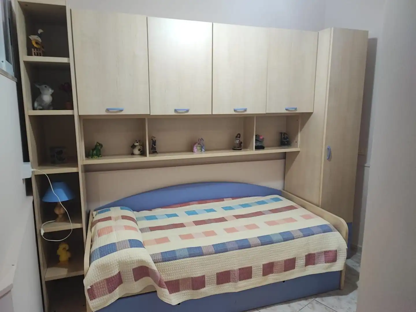 Dormitori de Casa adosada en venda en Boiro amb Terrassa, Moblat i Balcó