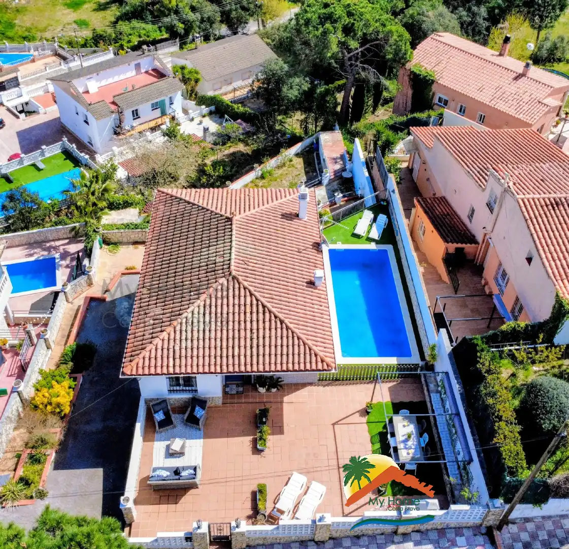Casa amb piscina en venda a Aiguaviva Parc, imagen 2
