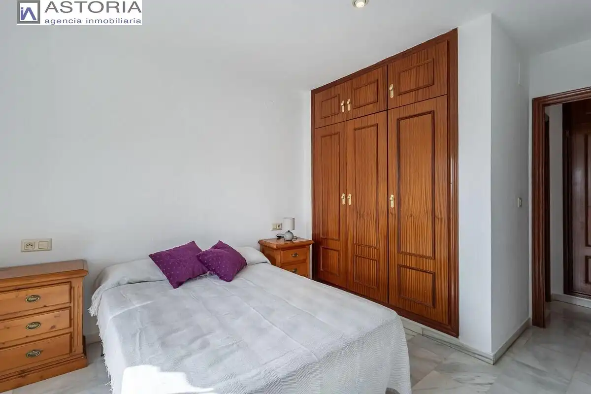 Bedroom of Flat for sale in Granada  with Balcony