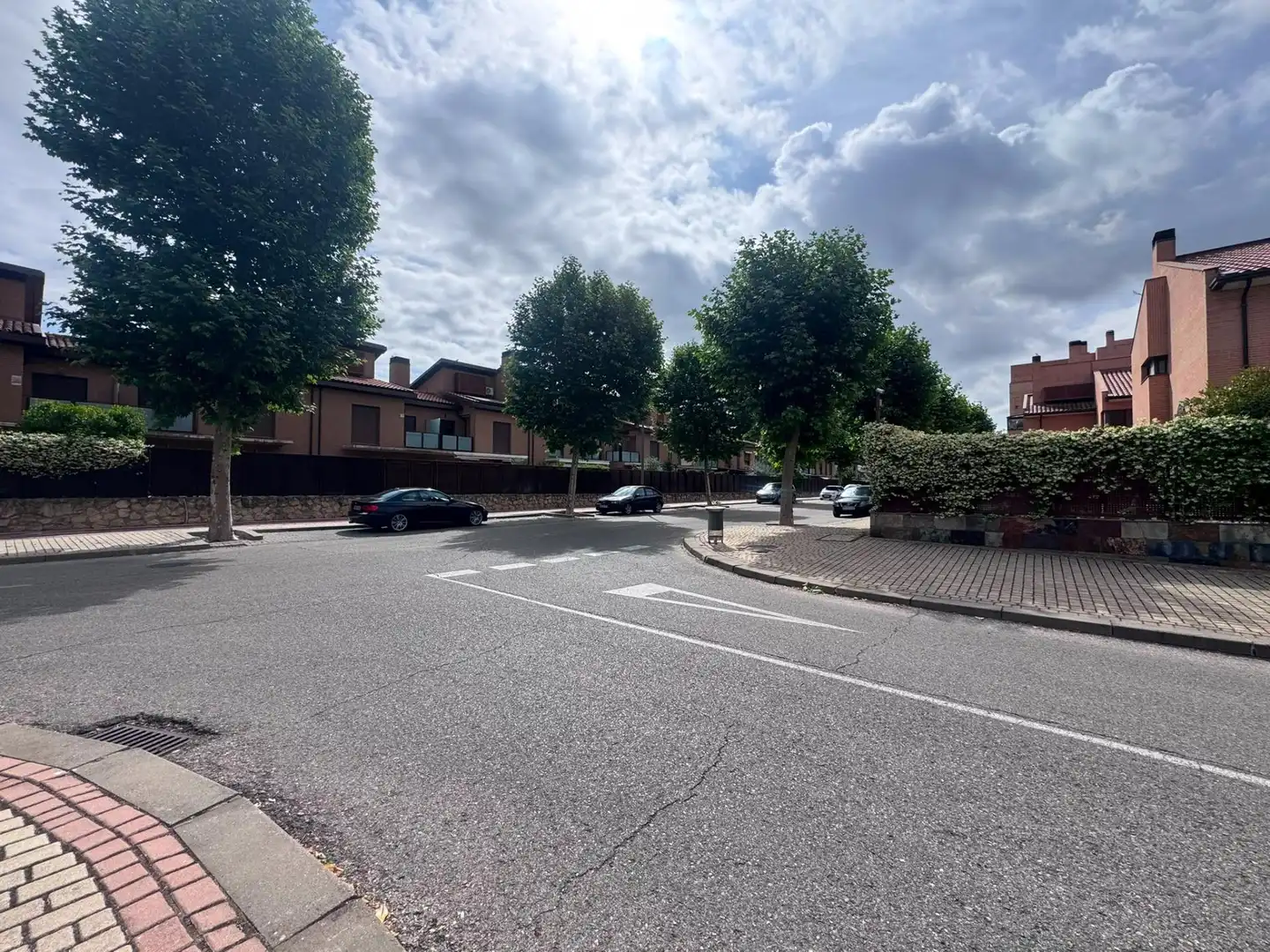Vista exterior de Casa adosada en venta en Yebes con Calefacción, Balcón y Piscina comunitaria