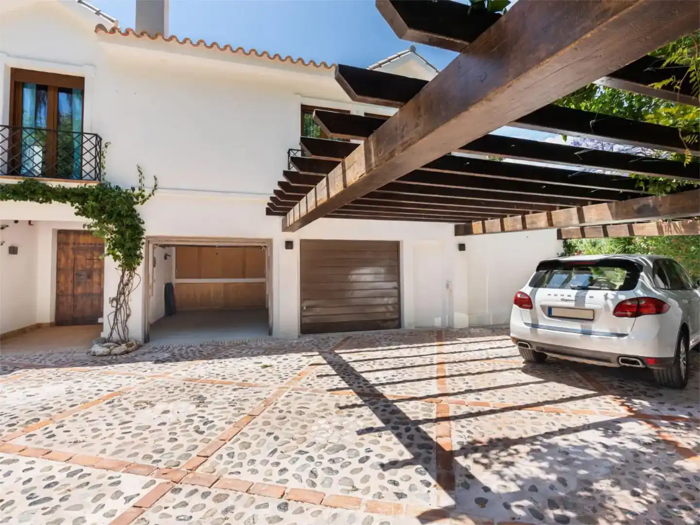 Parking de Casa o chalet en venta en Marbella con Aire acondicionado, Piscina y Balcón