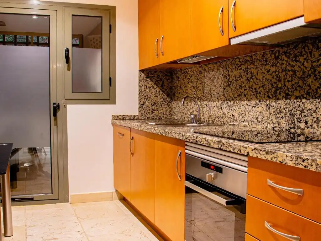Apartamento con piscina en venta en Estepona Pueblo, imagen 4