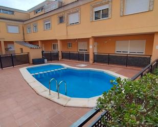 Piscina de Casa adosada en venda en Gilet amb Aire condicionat, Terrassa i Moblat