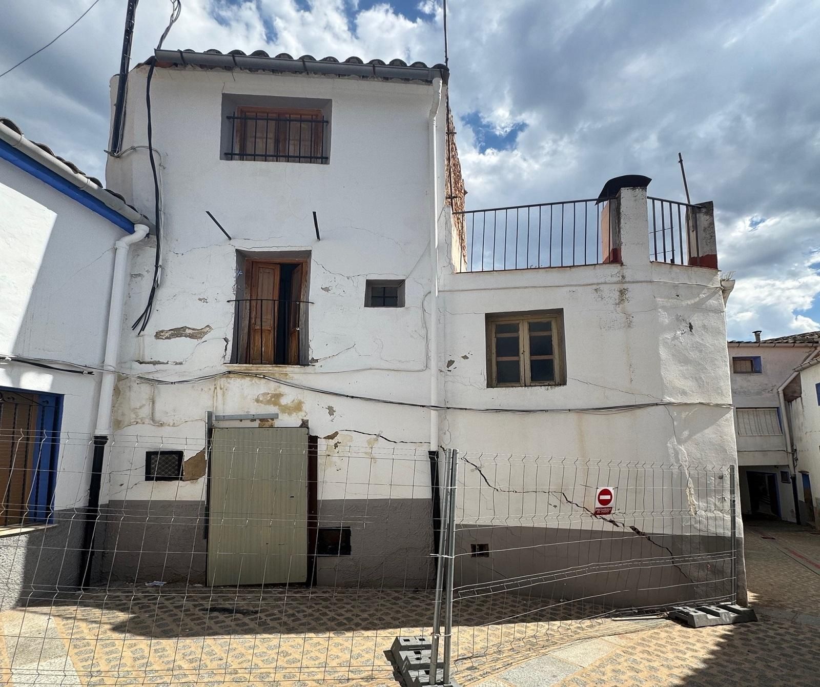 Vista exterior de Casa o xalet en venda en Ayora amb Balcó