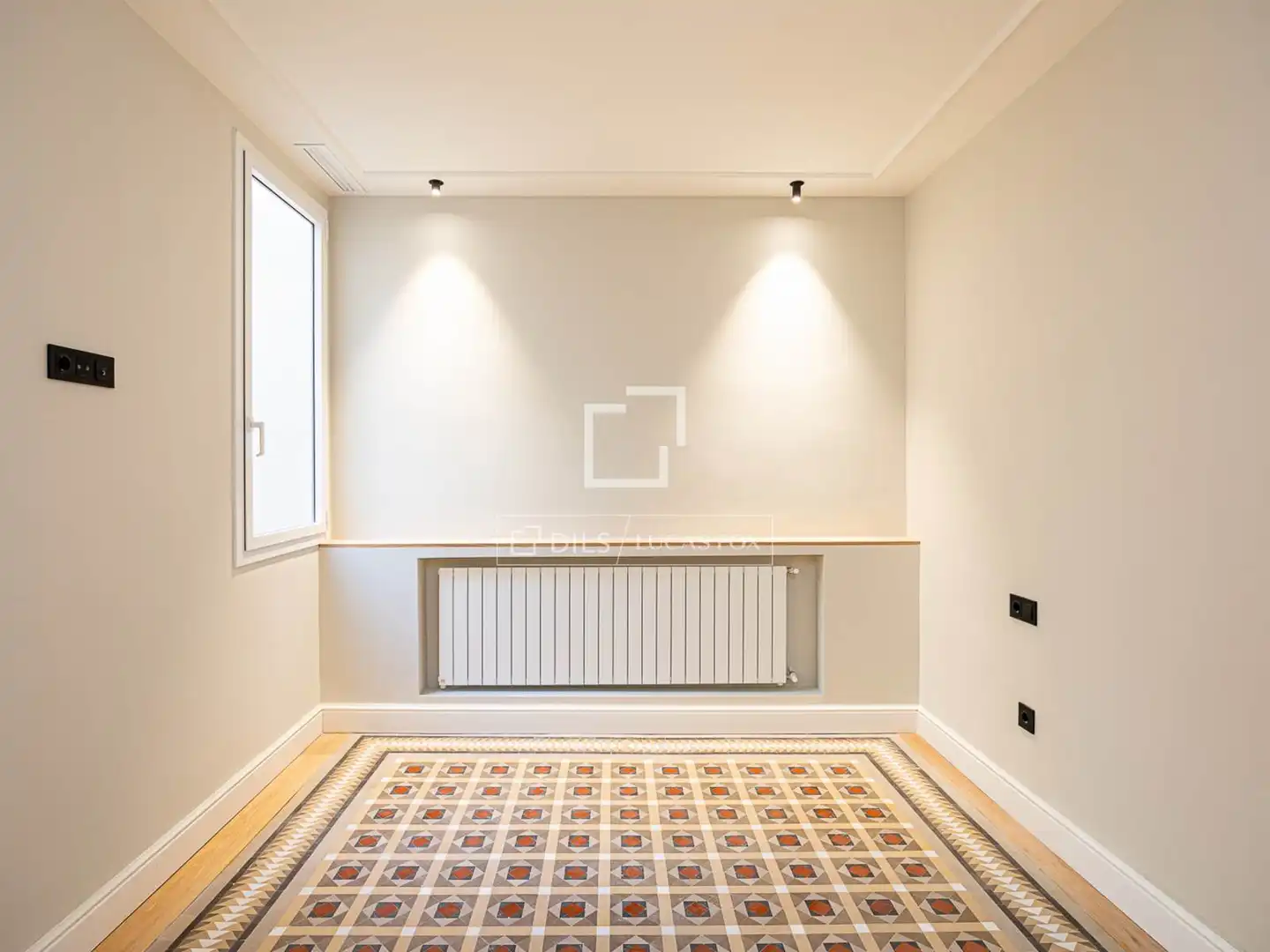 Wohnung zum Verkauf in Barcelona mit Klimaanlage, Heizung und Balkon