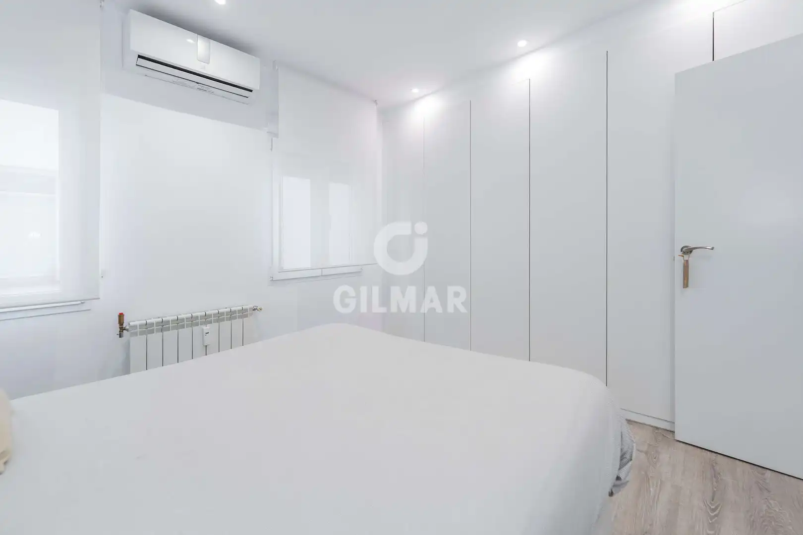 Habitación de Ático en venta en Madrid con Calefacción y Balcón