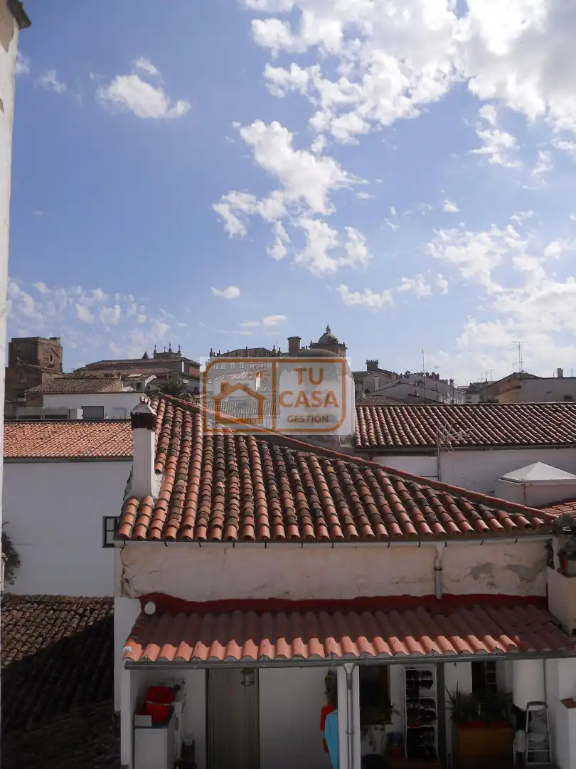 Außenansicht von Wohnung zur Miete in Cáceres mit Klimaanlage, Heizung und Möbliert
