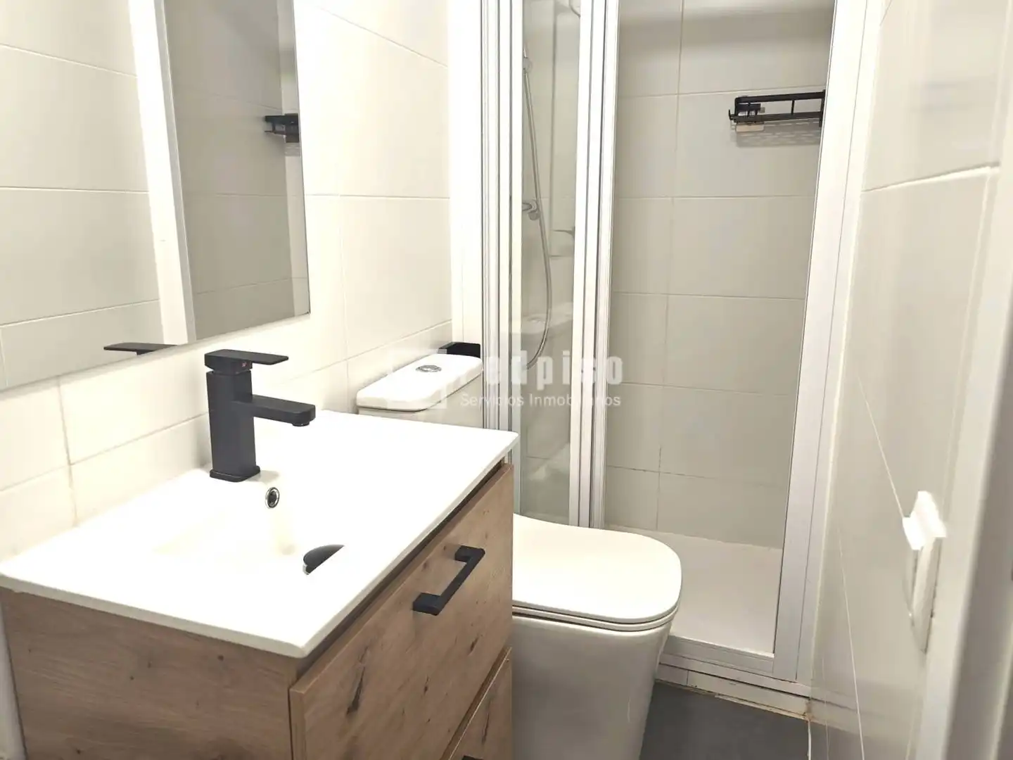 Bany de Apartament de lloguer en Madrid amb Calefacció i Moblat