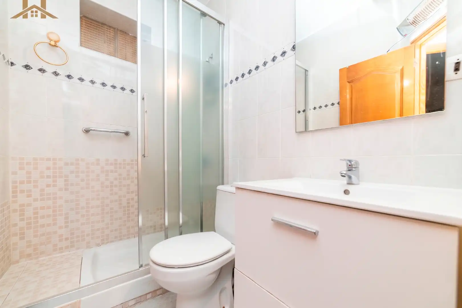 Badezimmer von Wohnung zum Verkauf in Leganés mit Terrasse