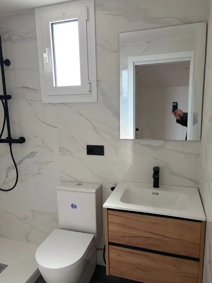 Baño de Ático en venta en Sant Feliu de Llobregat con Aire acondicionado, Calefacción y Parquet