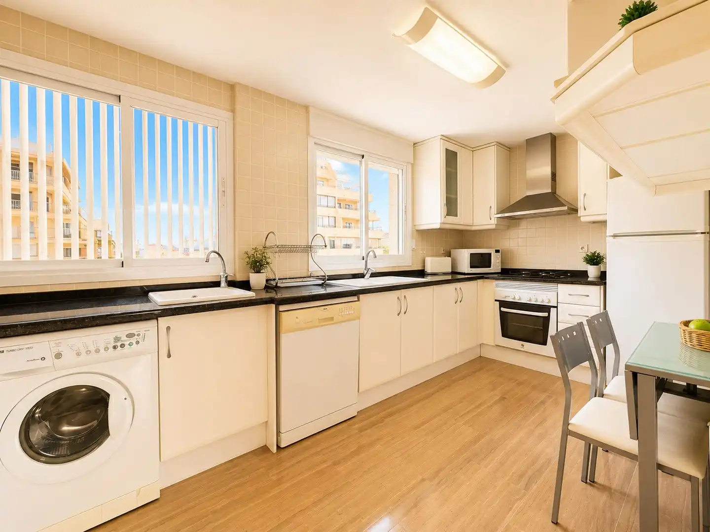 Cocina de Apartamento en venta en Calpe / Calp con Aire acondicionado, Calefacción y Jardín privado