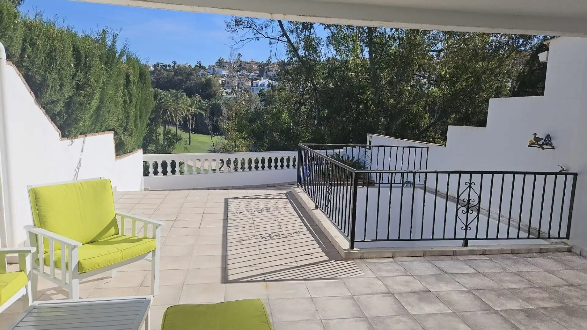 Terrassa de Casa adosada en venda en Benalmádena amb Terrassa, Moblat i Piscina comunitària