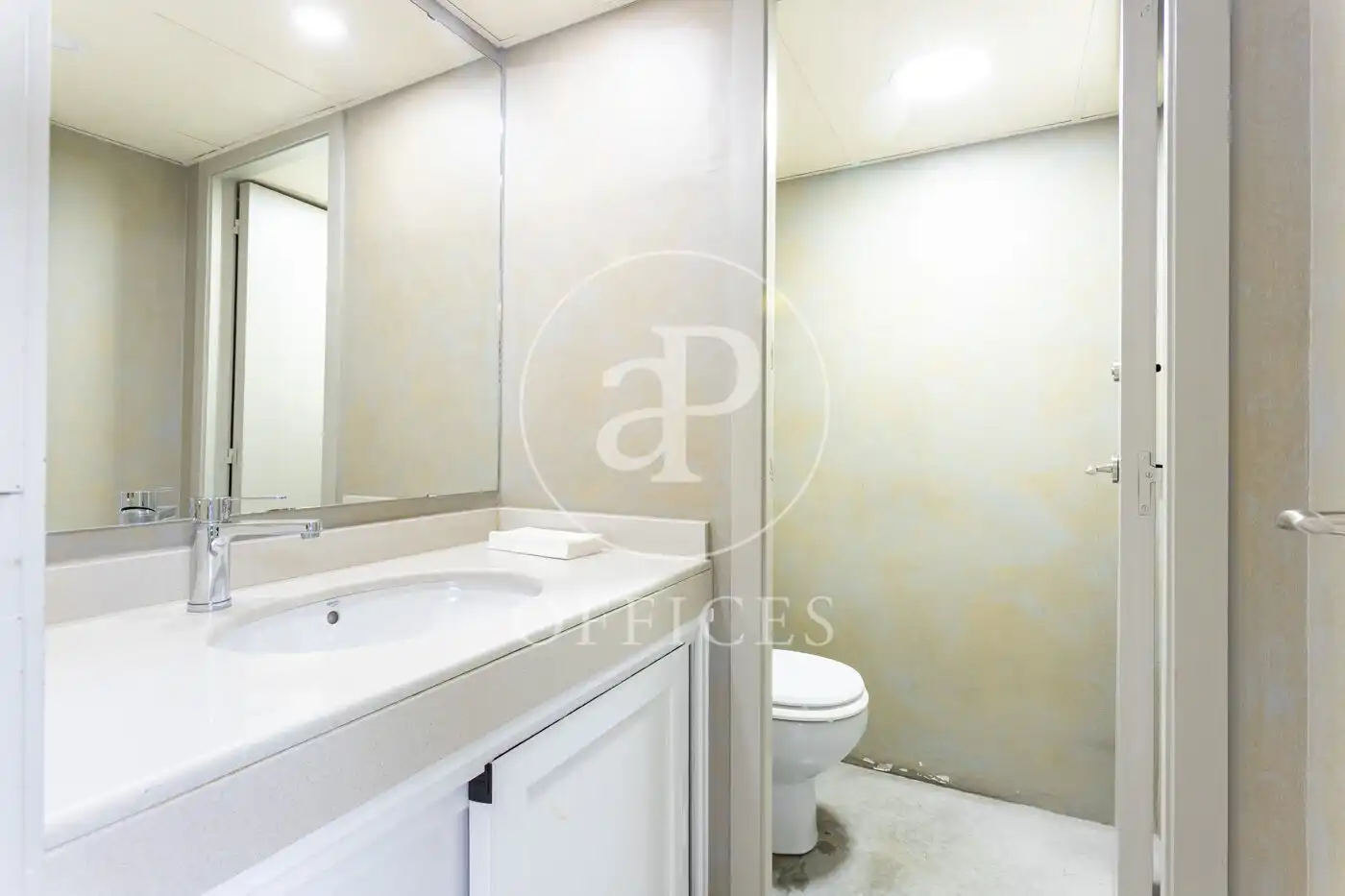 Baño de Oficina en venta en Barcelona con Aire acondicionado y Calefacción