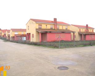 Vista exterior de Casa adosada en venda en Modúbar de la Emparedada