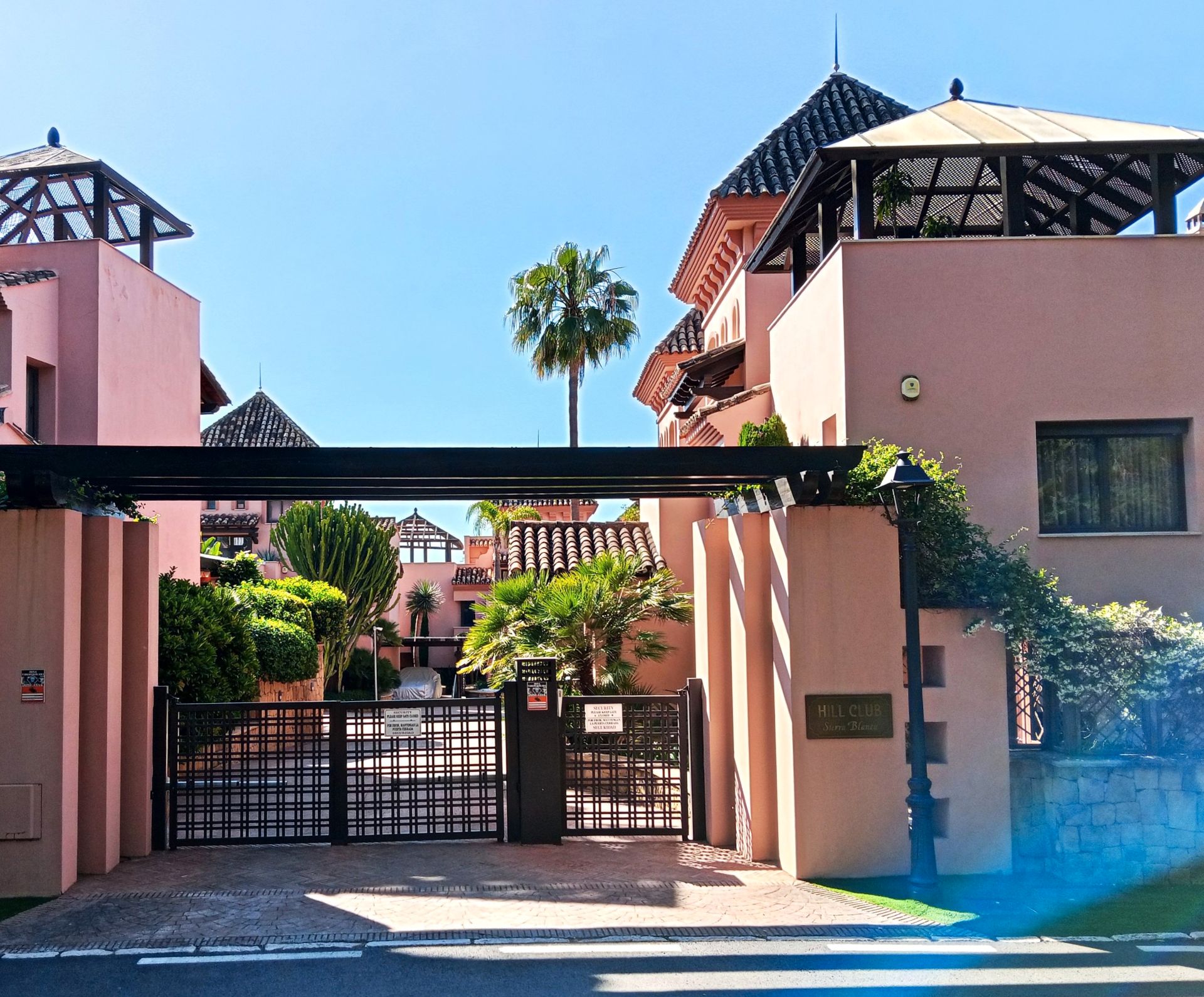 Single-family semi-detached for sale in Urbanización Cascada de Camojan, 12, Sierra Blanca, Milla de Oro, Marbella