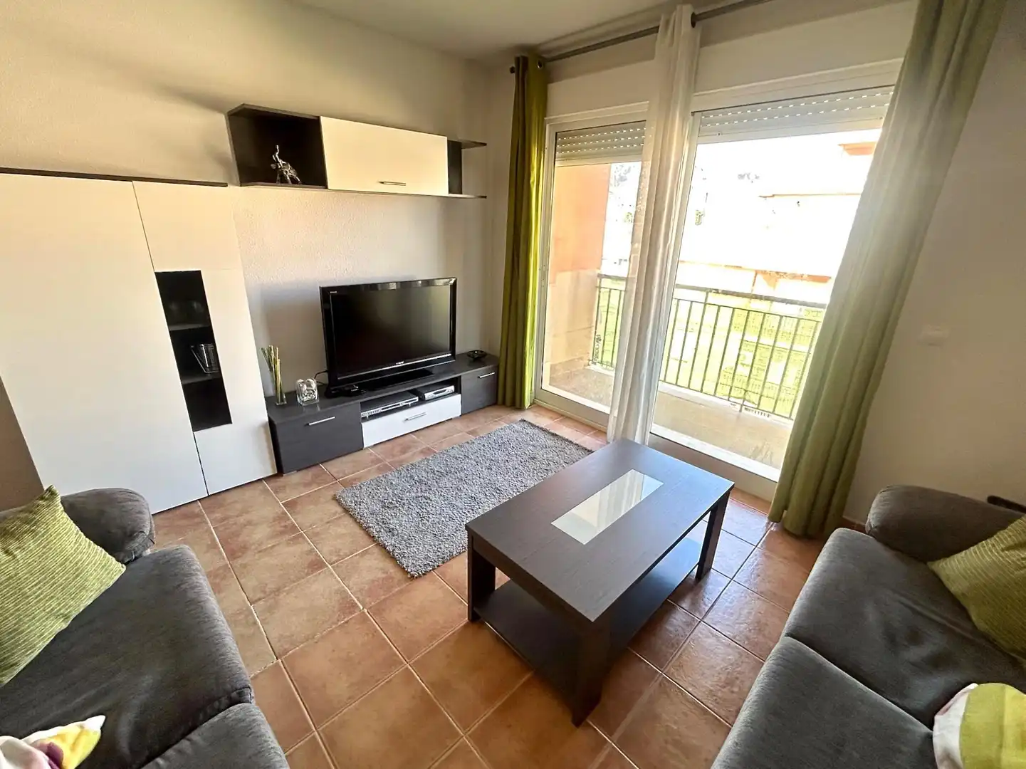 Sala de estar de Piso en venta en Roquetas de Mar con Terraza, Amueblado y Piscina comunitaria