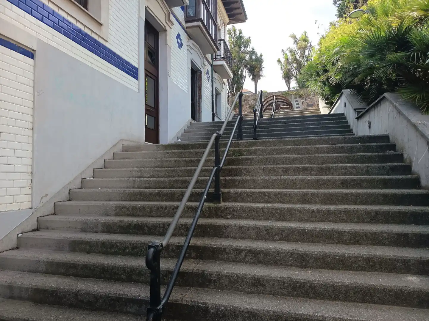 Vista exterior de Pis de lloguer en Carreño amb Parquet i Balcó