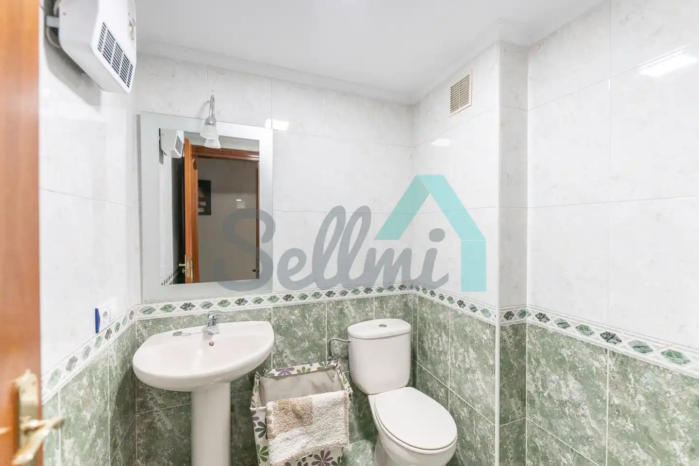 Baño de Piso en venta en Mieres (Asturias) con Calefacción y Trastero