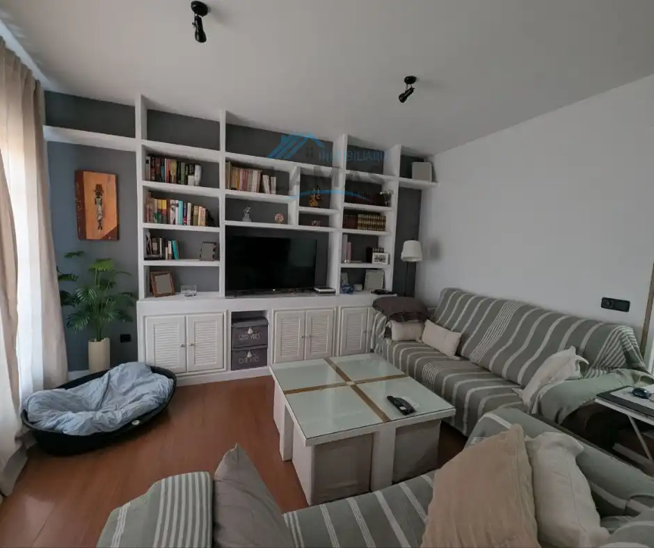 Wohnzimmer von Einfamilien-Reihenhaus zum Verkauf in Navalmoral de la Mata mit Klimaanlage, Heizung und Terrasse