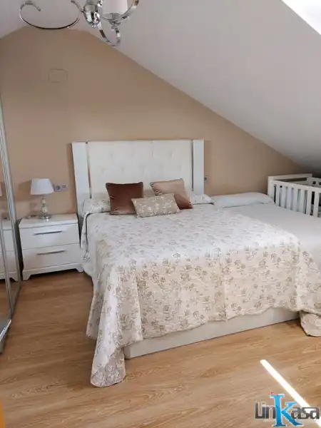 Schlafzimmer von Maisonette zum Verkauf in Linares mit Klimaanlage, Heizung und Möbliert
