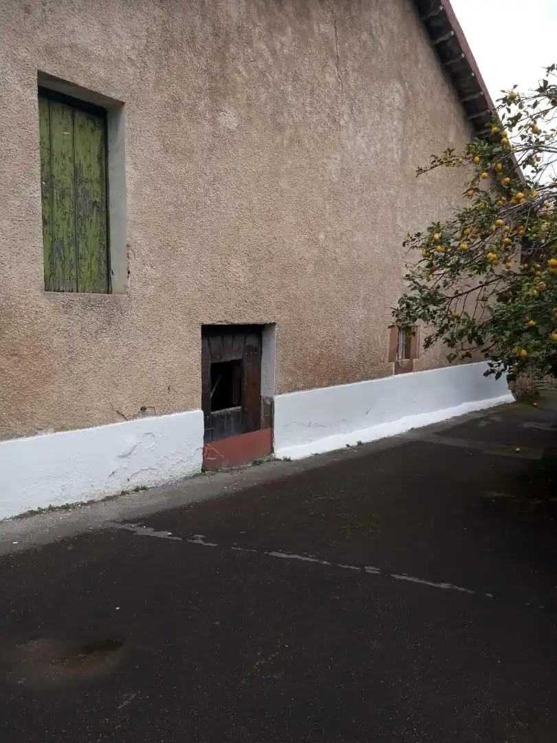 Vista exterior de Casa adosada en venda en Corvera de Toranzo amb Calefacció, Jardí privat i Traster