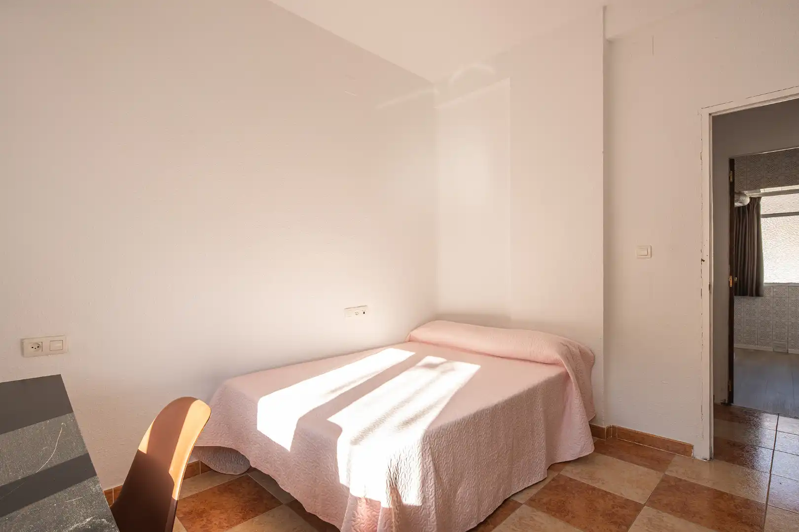 Schlafzimmer von Wohnung zum Verkauf in Granada mit Parkett, Möbliert und Ofen