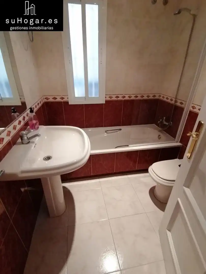 Baño de Apartamento de alquiler en Badajoz con Calefacción, Terraza y Trastero