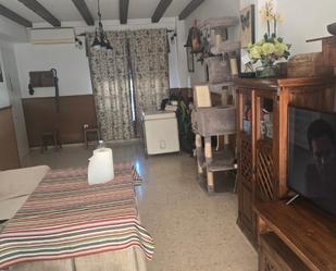 Sala d'estar de Casa adosada en venda en Castellar de la Frontera amb Aire condicionat i Jardí privat