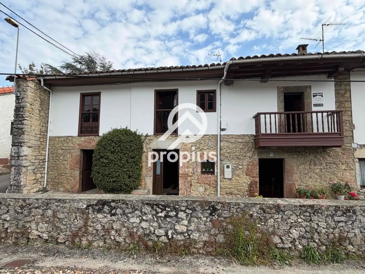 Vista exterior de Casa o xalet en venda en Llanes amb Calefacció, Terrassa i Traster