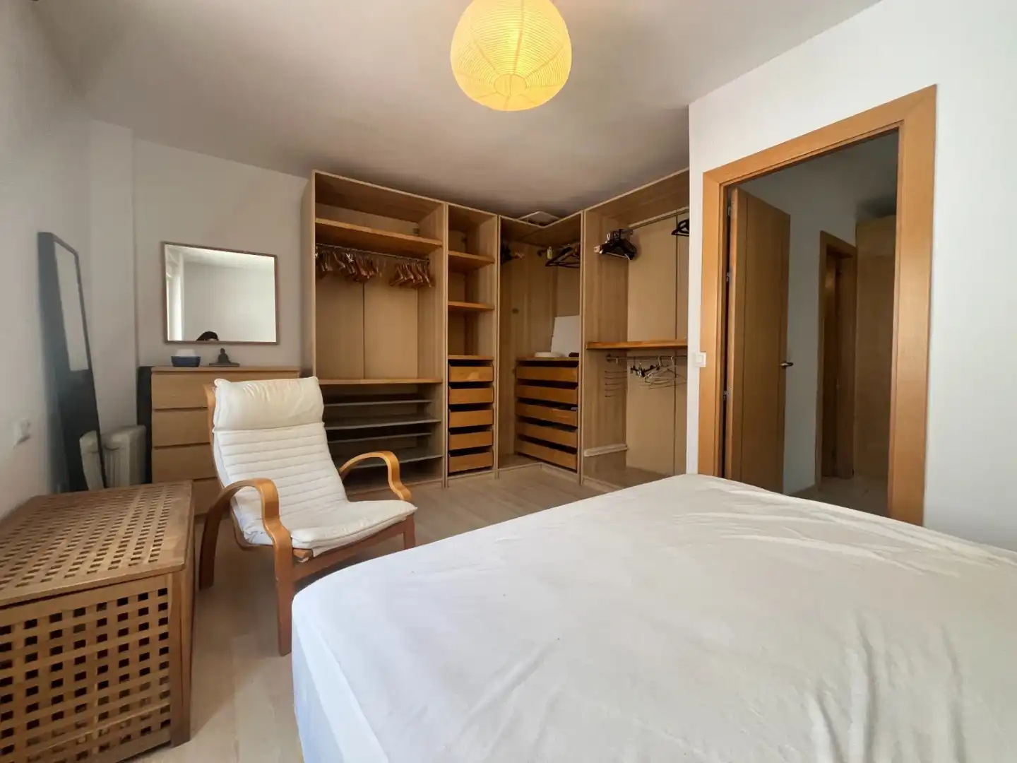 Habitación de Apartamento de alquiler en Sevilla con Aire acondicionado, Calefacción y Amueblado