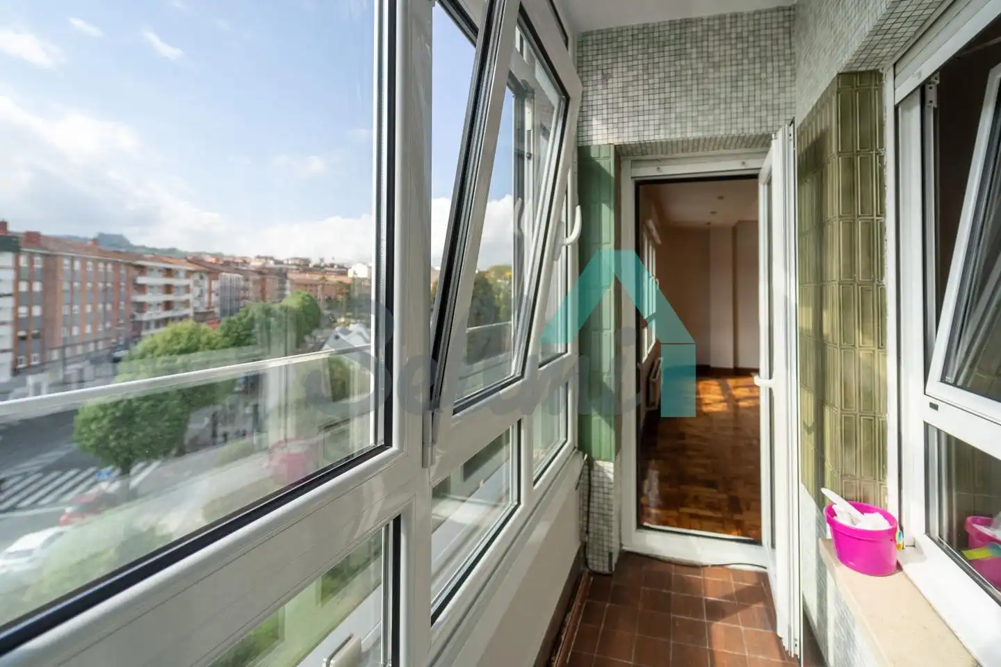 Terrassa de Pis en venda en Oviedo  amb Calefacció, Parquet i Terrassa