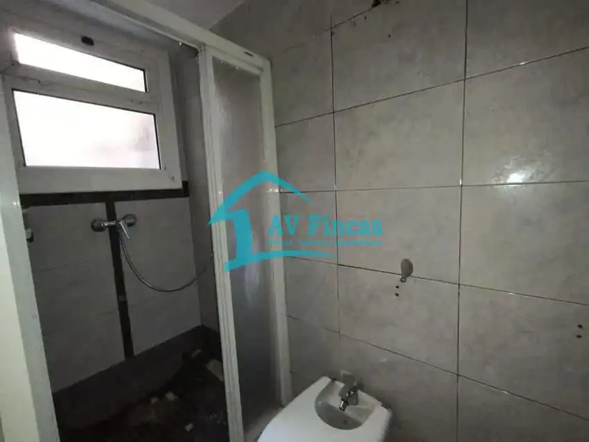 Badezimmer von Wohnung zum Verkauf in Pallejà