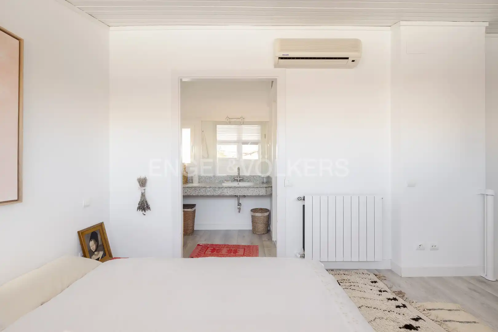 Schlafzimmer von Dachboden zum Verkauf in Madrid mit Klimaanlage, Heizung und Parkett