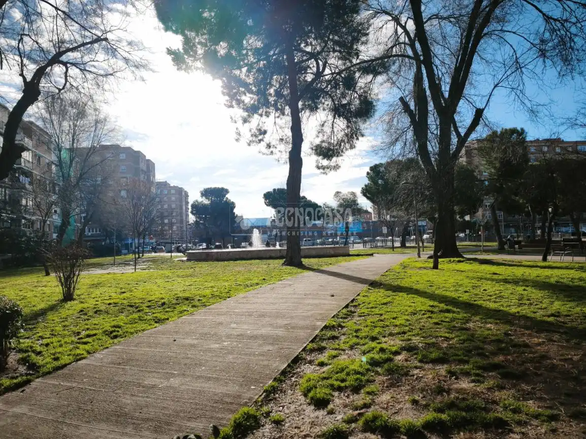Vista exterior de Piso en venta en Alcalá de Henares con Terraza